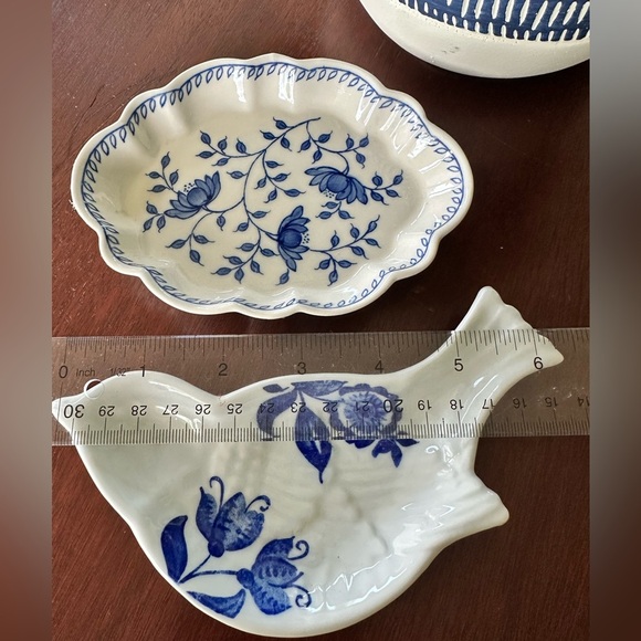 Andrea by Sadek coin or trinket trays. Approximately 6 inches in width. Set of 2 - Picture 2 of 4